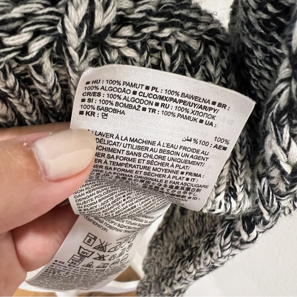 Banana Republic M Knit Sweater - Picture 3 of 6